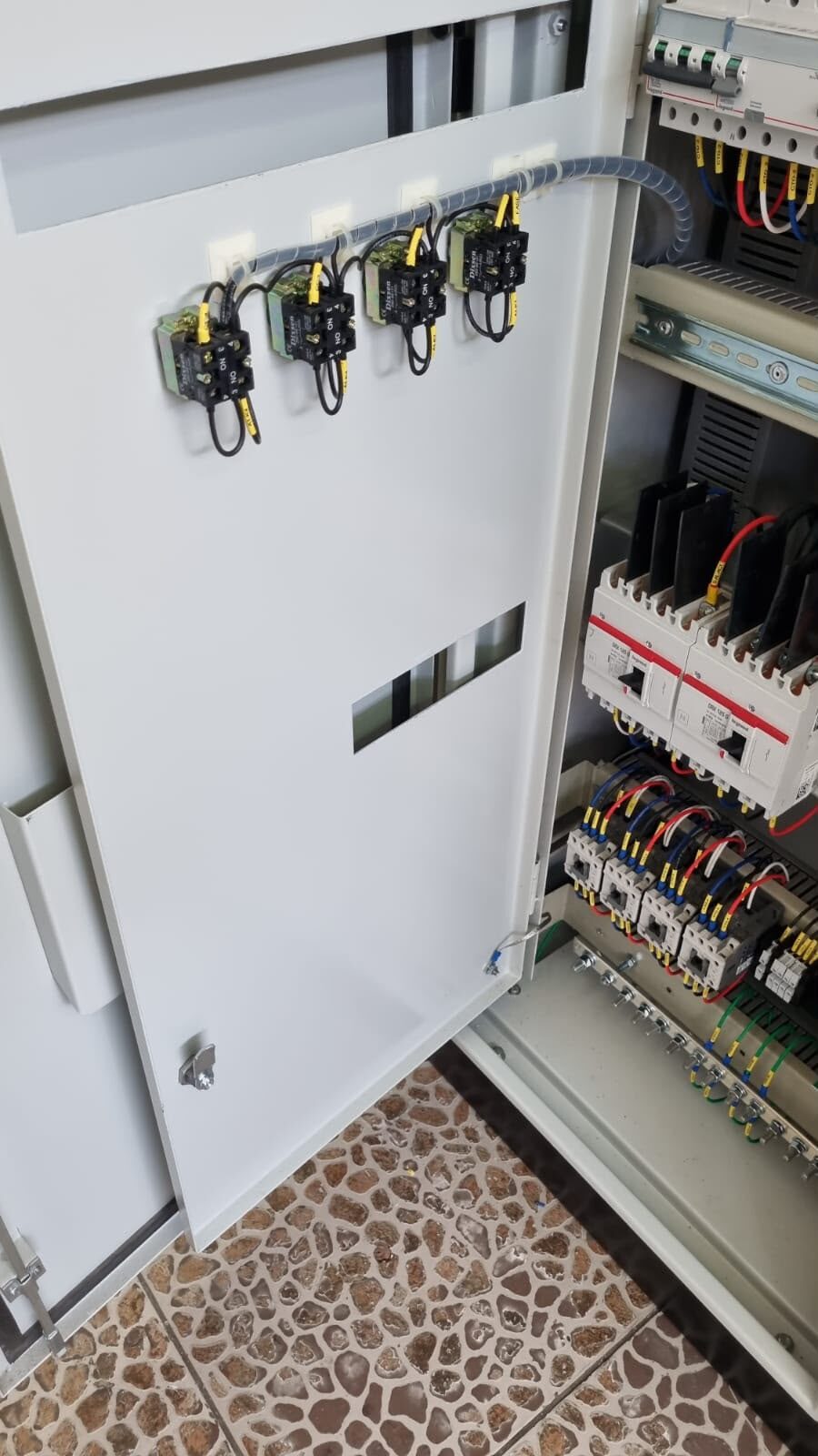 Contactores y relés de control